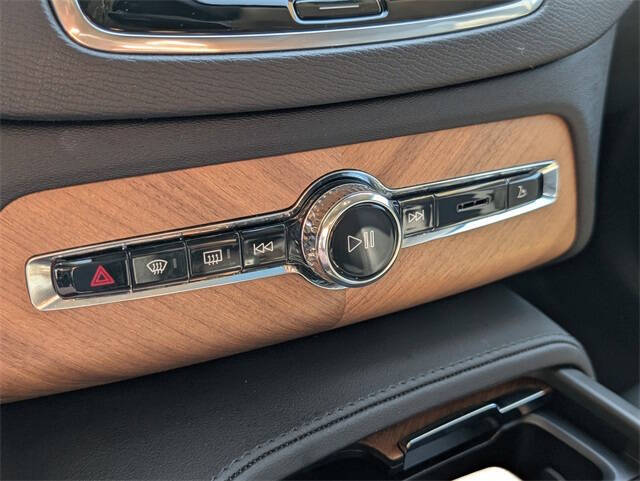 2025 Volvo XC90 B6 Plus Bright Theme 7P