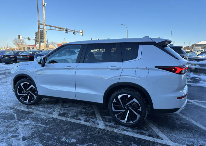 2023 Mitsubishi Outlander PHEV SE