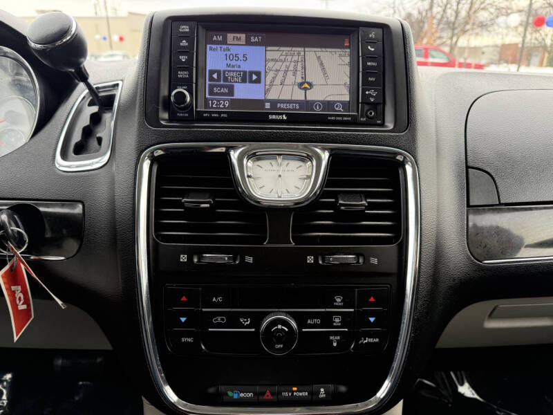 2013 Chrysler Town and Country Touring