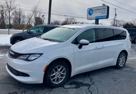 2022 Chrysler Voyager LX