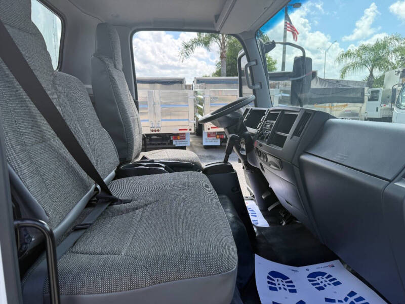 2025 Isuzu NPR-HD