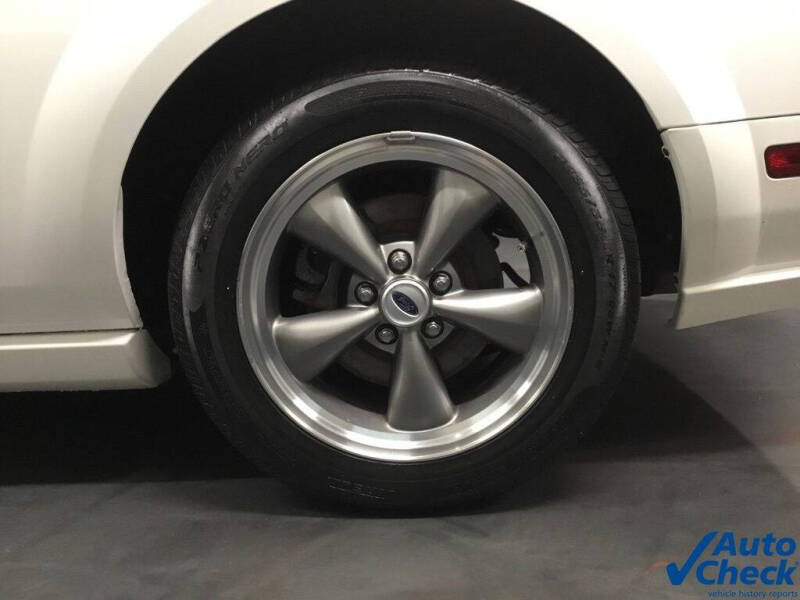 2005 Ford Mustang GT Deluxe