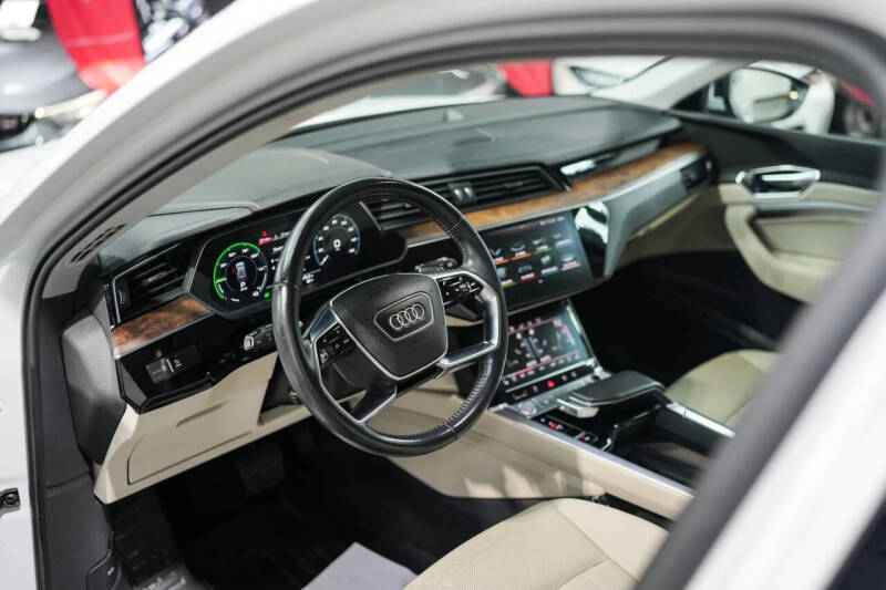 2019 Audi e-tron quattro Premium Plus
