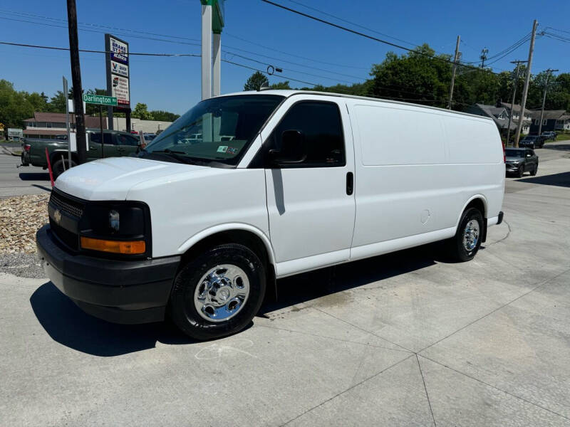 2017 Chevrolet Express Cargo Work Van photo 2