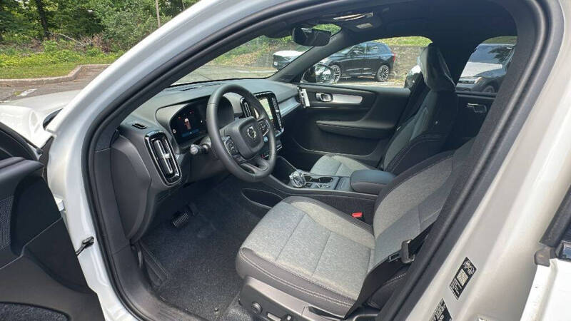 2026 Volvo XC40 B5 Core