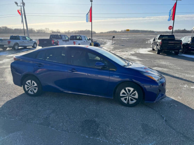 2017 Toyota Prius Three photo 5