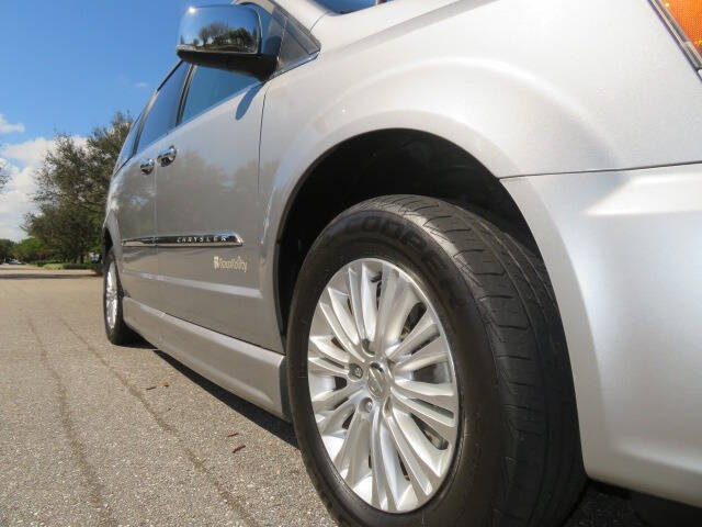 2013 Chrysler Town and Country Limited