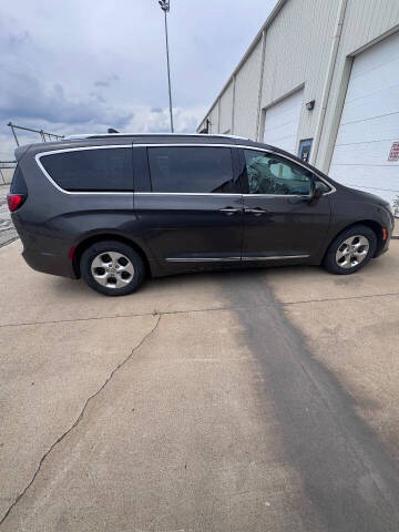 2017 Chrysler Pacifica Touring-L Plus
