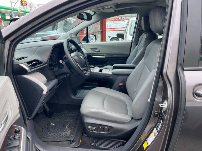 2022 Toyota Sienna XLE 7-Passenger