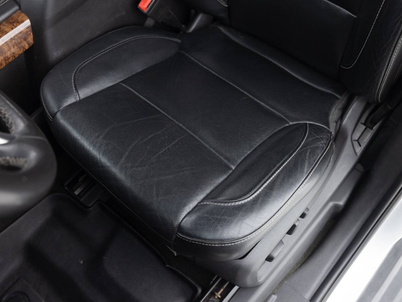 Used Car 2017 Chevrolet Suburban  Premier 4x4 4dr Suv For Sale Under $30,000 In Coal City, Illinois