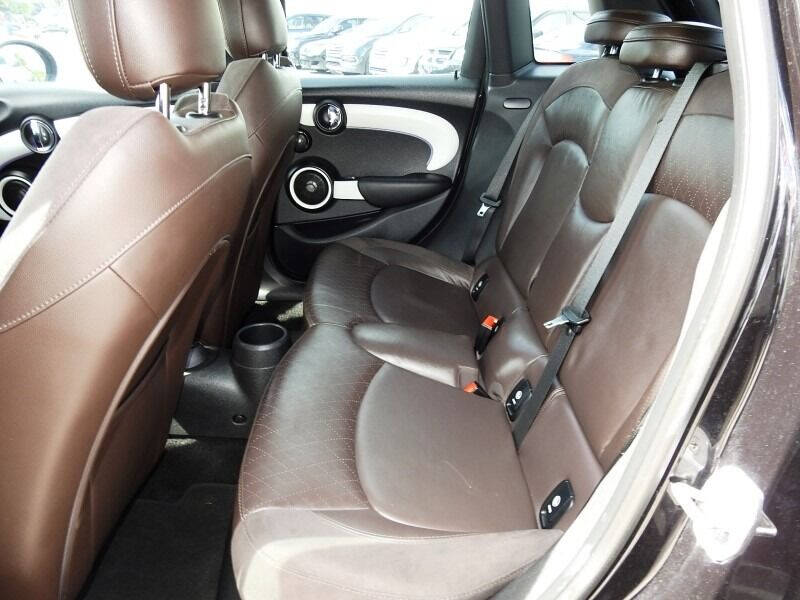 2017 MINI Hardtop Hatchback - $15,900