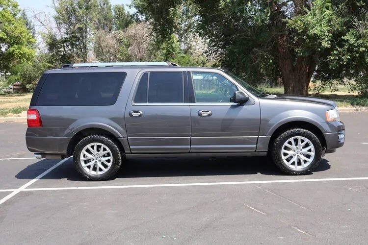 2017 Ford Expedition XLT's photo