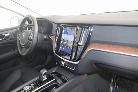 2024 Volvo V60 Cross Country B5 Plus