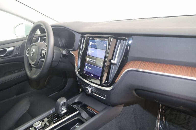 2024 Volvo V60 Cross Country B5 Plus