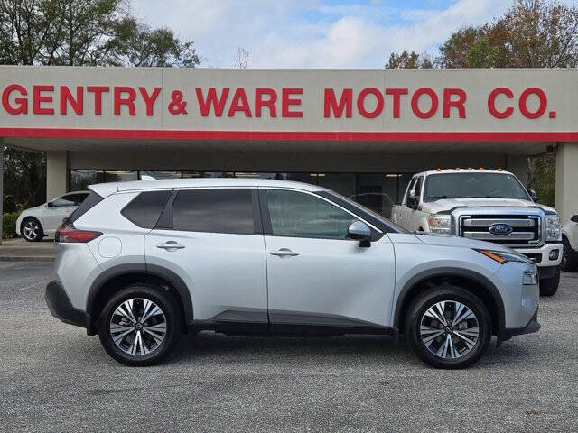 2022 Nissan Rogue SV's photo