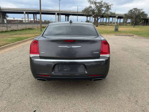 2018 Chrysler 300 Limited