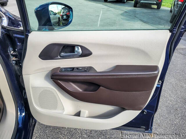 2017 Chrysler Pacifica Touring-L