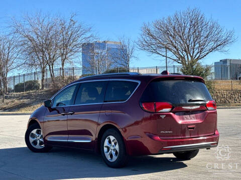 2017 Chrysler Pacifica Touring-L Plus