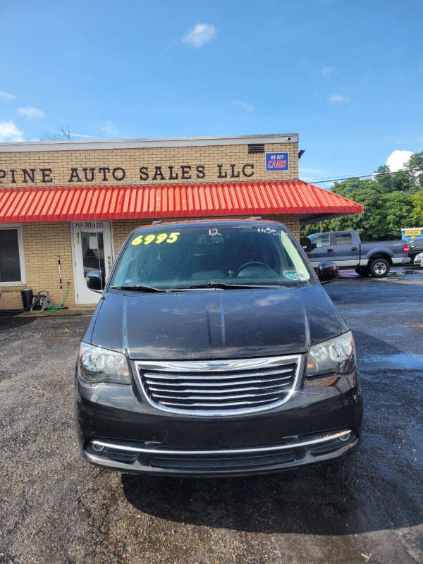 2012 Chrysler Town & Country Touring photo 2