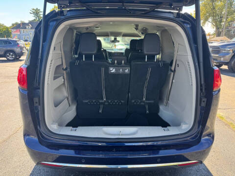 2017 Chrysler Pacifica Touring-L