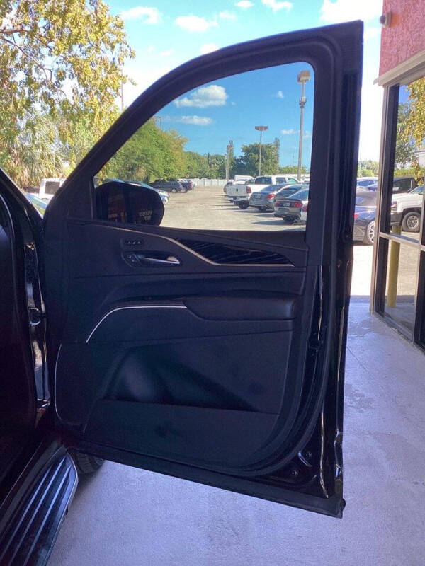 2023 Cadillac Escalade ESV Sport