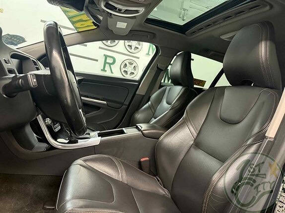 2016 Volvo V60 Cross Country T5 Platinum