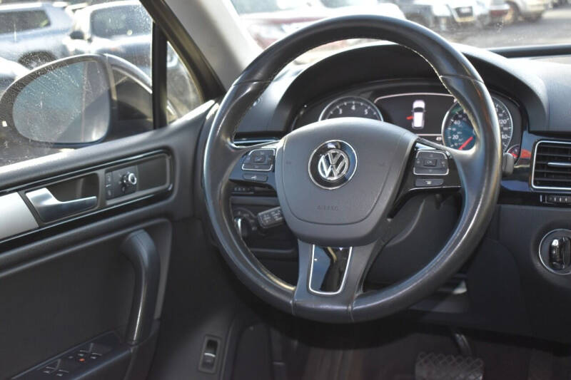 2011 Volkswagen Touareg VR6 Sport