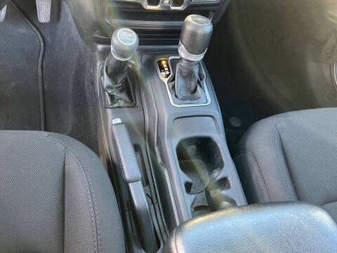 2022 Jeep Gladiator Sport