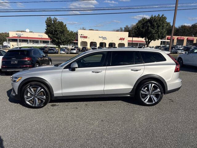 2025 Volvo V60 Cross Country B5 Plus