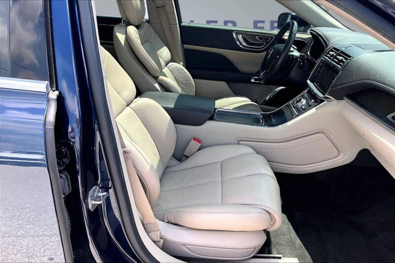 2017 Lincoln Continental Select