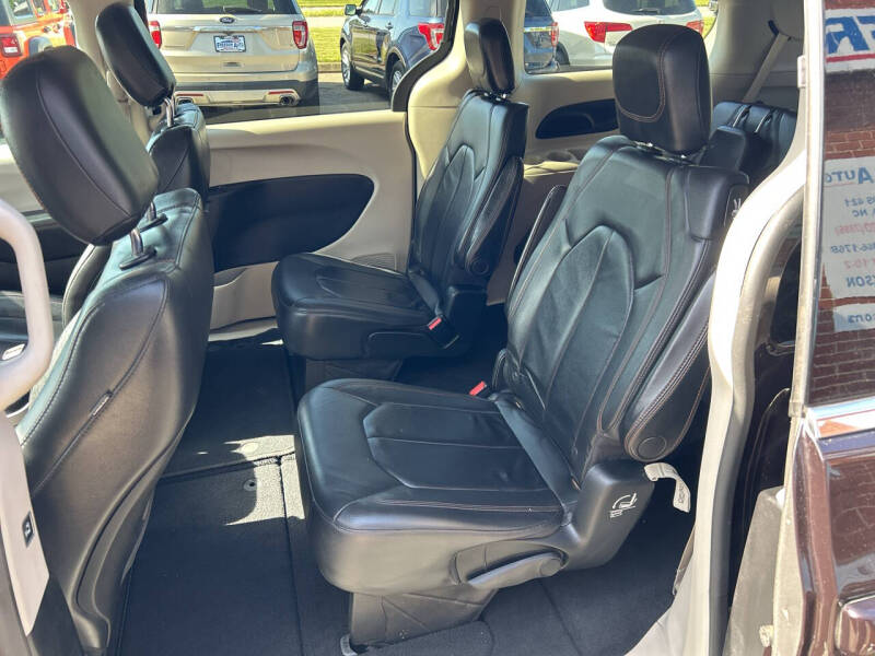 2017 Chrysler Pacifica Touring-L