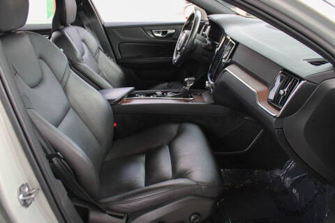 2020 Volvo V60 T5 Momentum