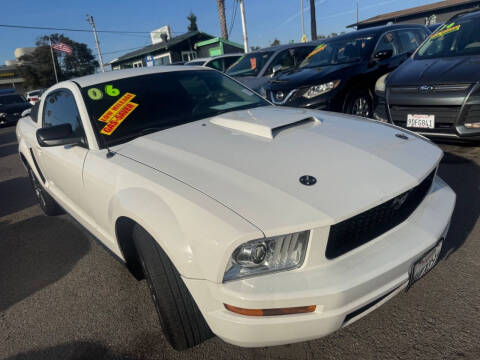 2006 Ford Mustang V6 Deluxe