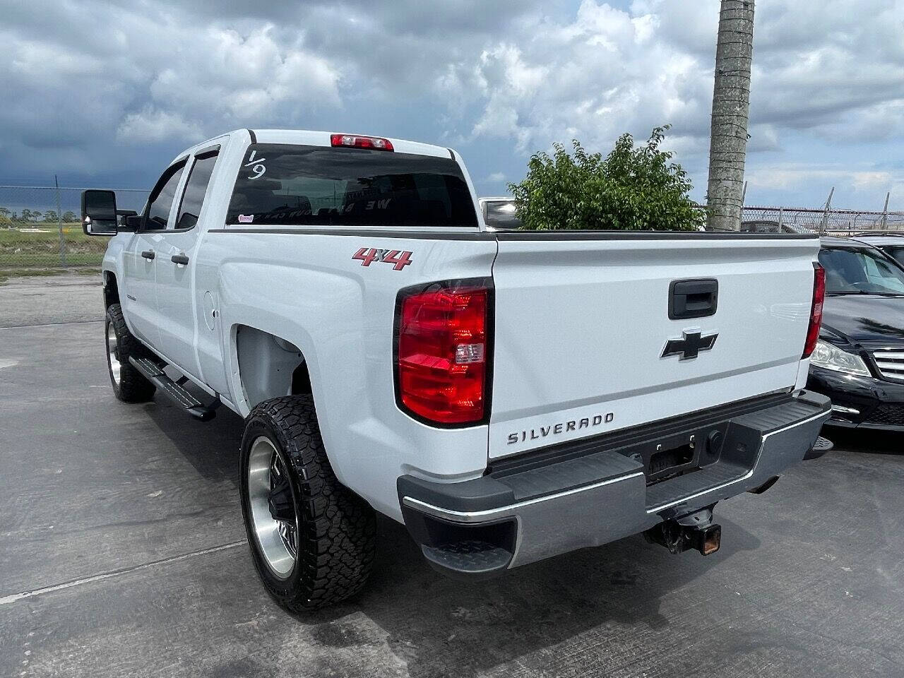 2019 Chevrolet Silverado HD Pickup - $37,900