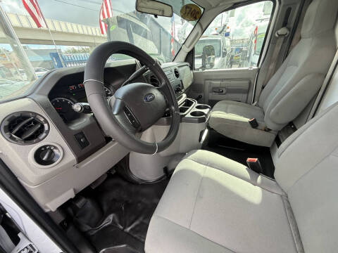 2017 Ford E-Series E-350 SD