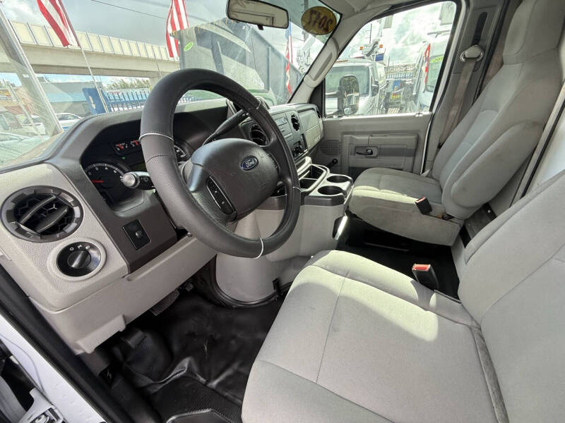 2017 Ford E-Series E-350 SD