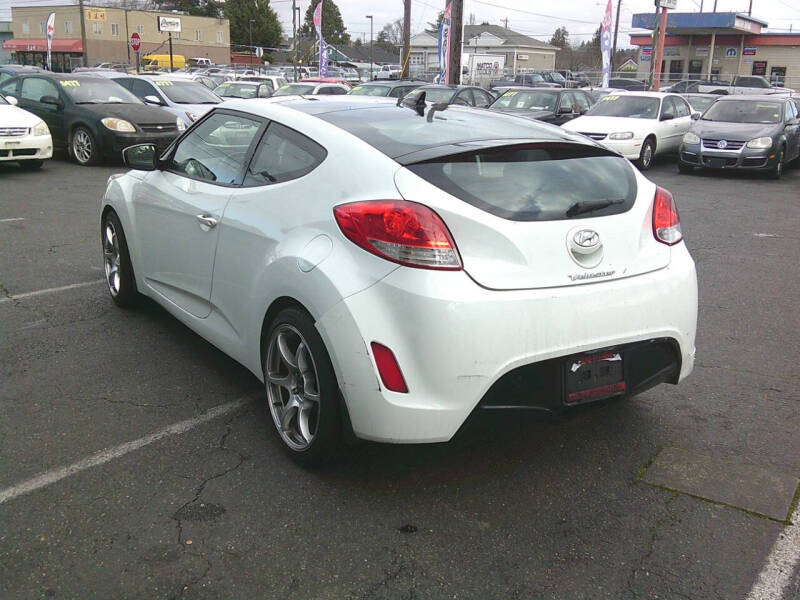 2013 Hyundai Veloster Base photo 3