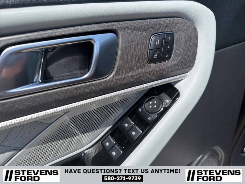 2025 Ford Explorer Platinum