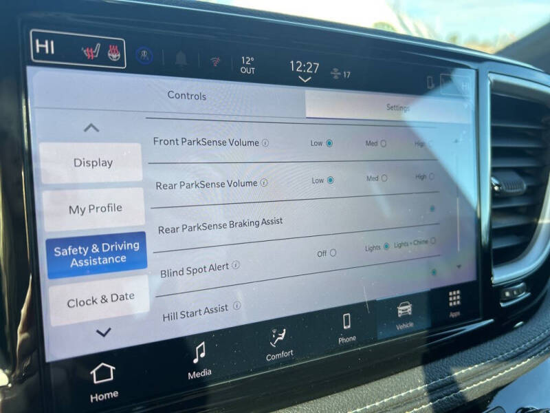2026 Chrysler Pacifica Select