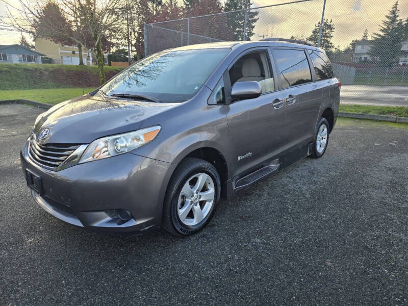 2011 Toyota Sienna LE 7-Passenger Auto Access Seat