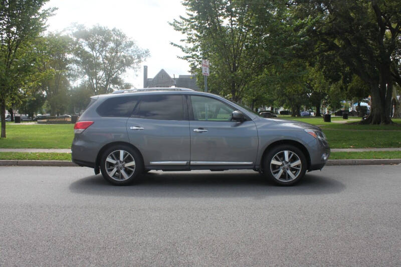 2015 Nissan Pathfinder for sale at Lexington Auto Club in Clifton NJ