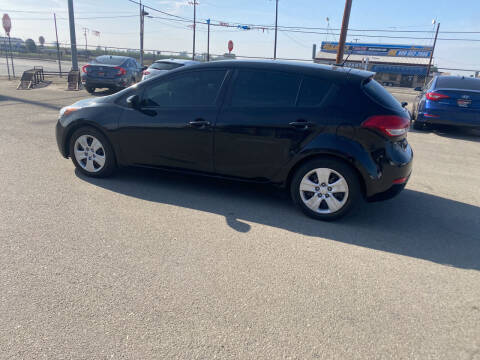 2016 Kia Forte5 for sale at First Choice Auto Sales in Bakersfield CA