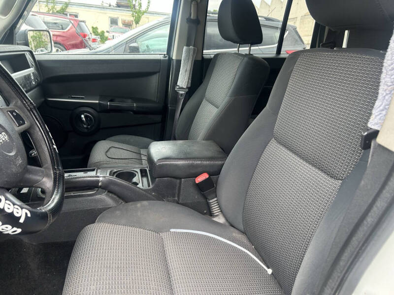 2010 Jeep Commander Sport