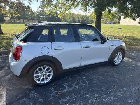 2017 MINI Hardtop 4 Door Cooper