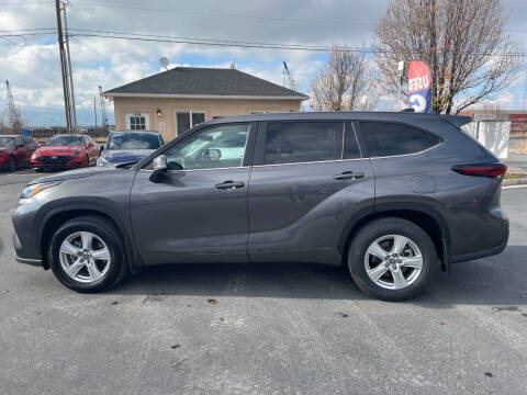 2024 Toyota Highlander LE