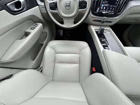 2024 Volvo XC60 B5 Plus Dark Theme