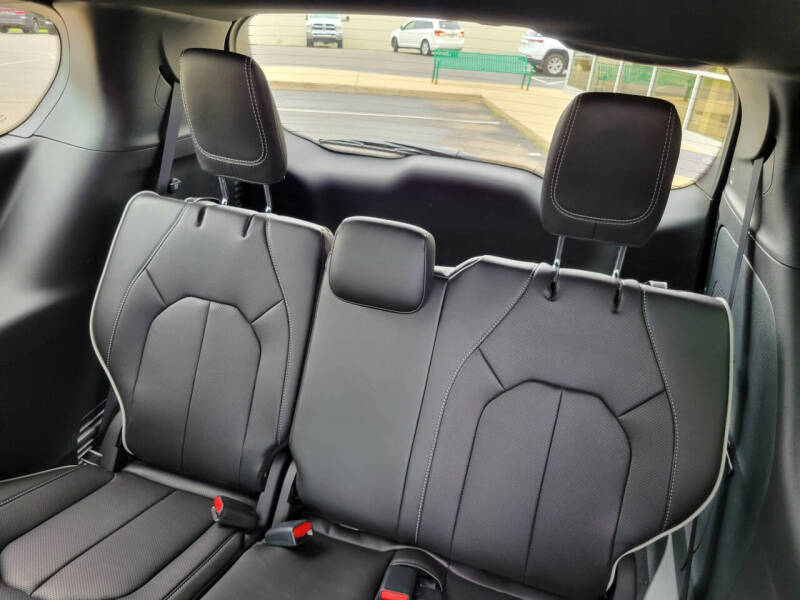 2027 Chrysler Pacifica Limited