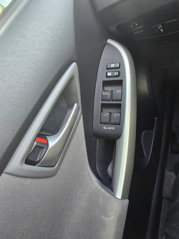 2014 Toyota Prius Two