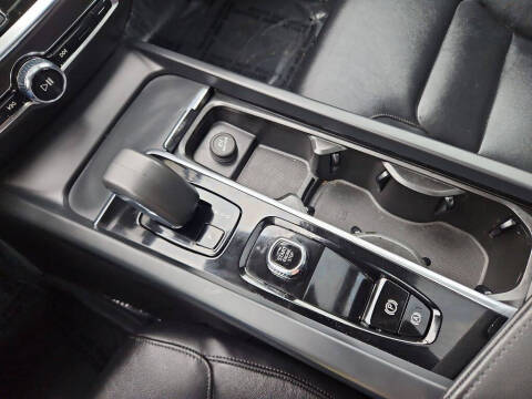 2024 Volvo S60 B5 Core Dark Theme