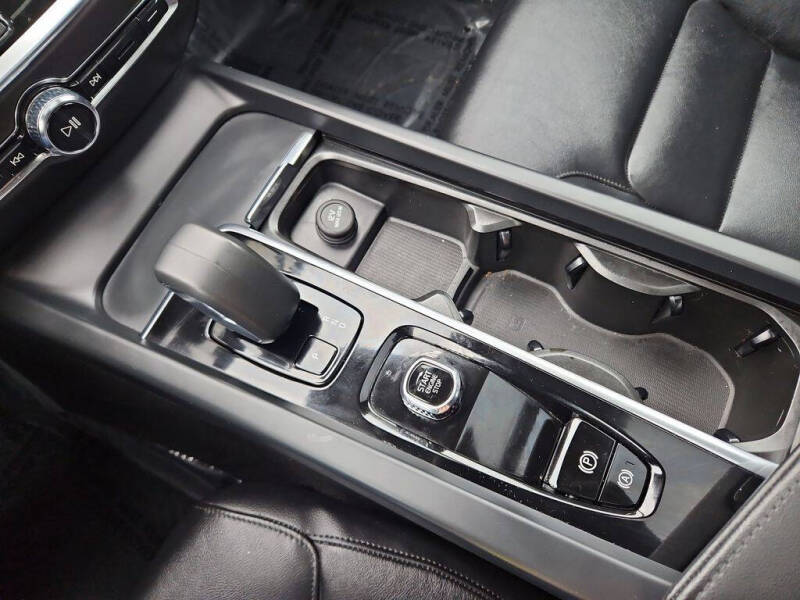 2024 Volvo S60 B5 Core Dark Theme